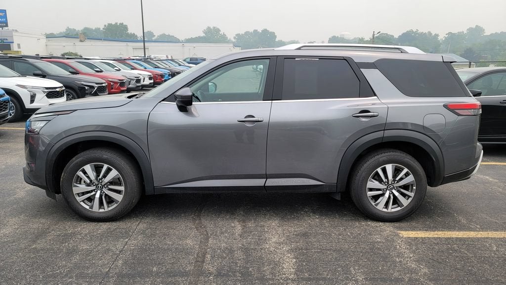 2025 Nissan Pathfinder SL