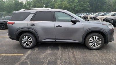 2025 Nissan Pathfinder SL