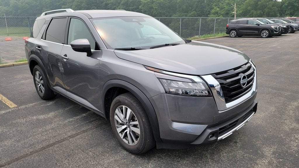 2025 Nissan Pathfinder SL